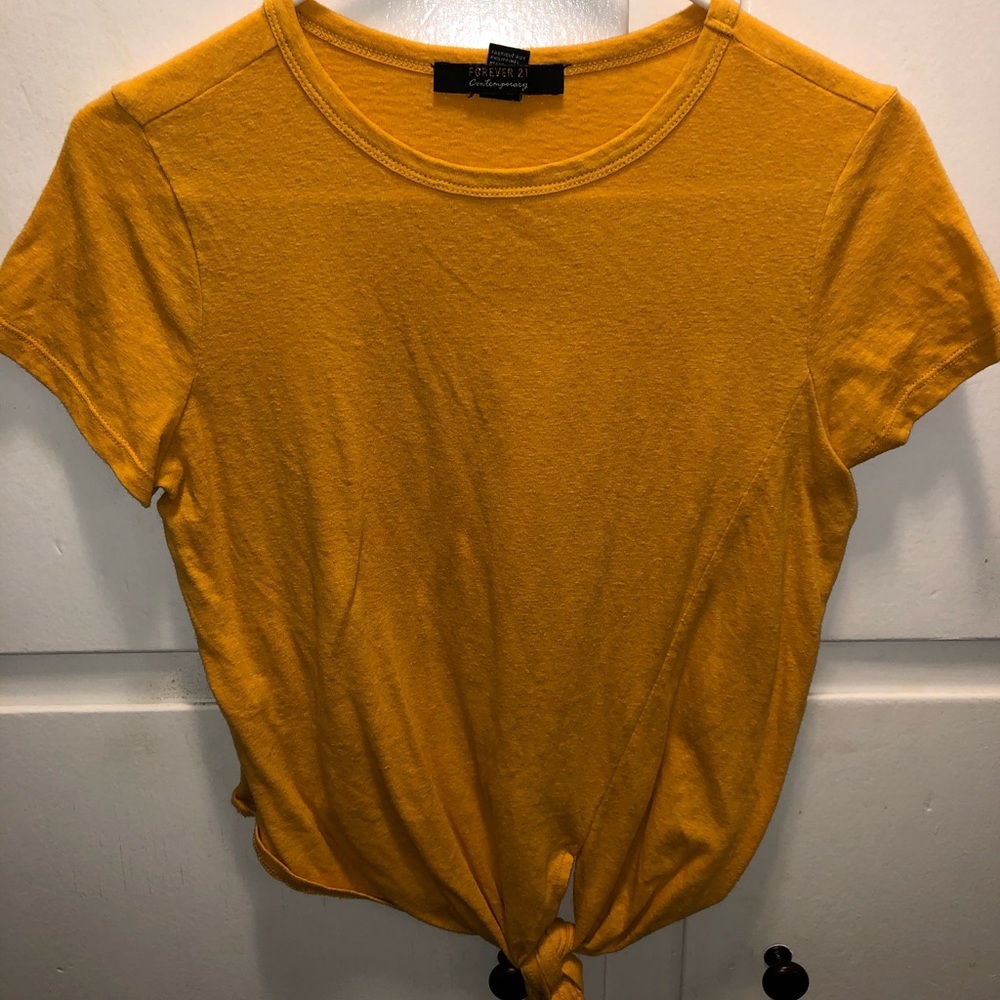 Small top with knot